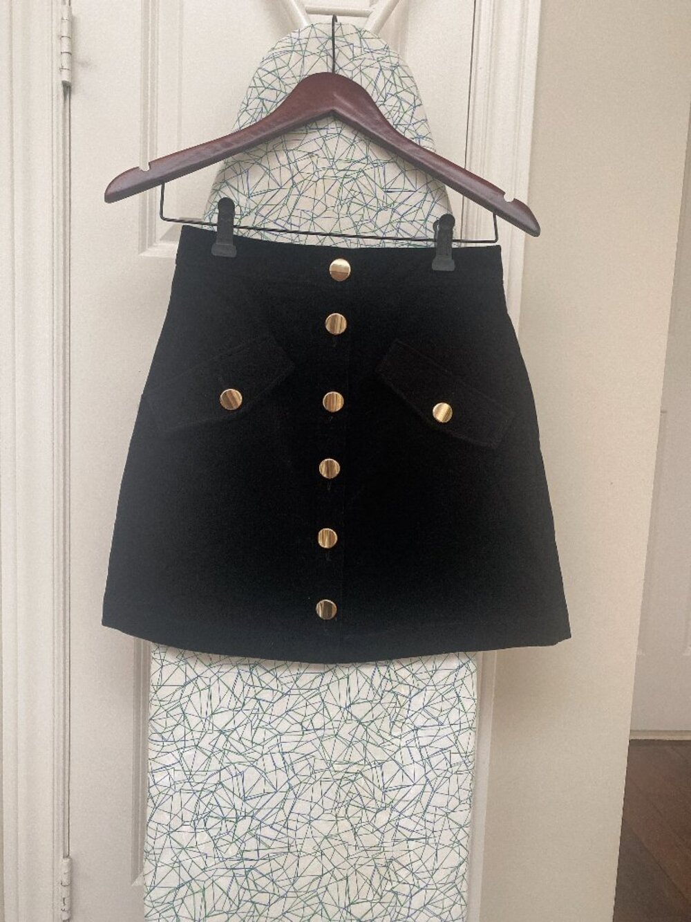 🖤 NWT Zara Black Mini Skirt | Gold Button Front | Chic & Elevated 🖤
